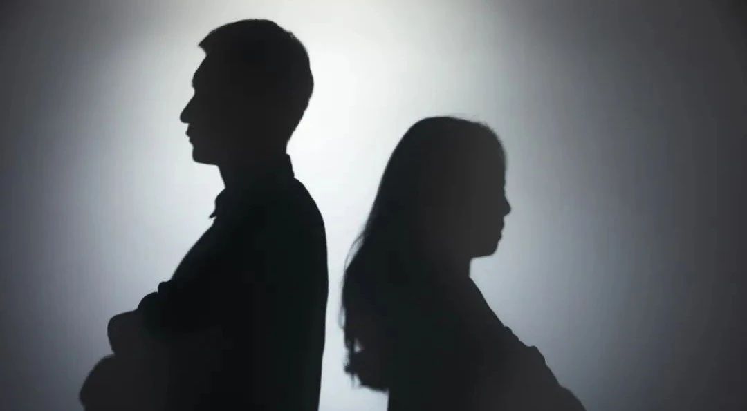 夫妻合谋泄密双双获刑，他们因何走上歧途？