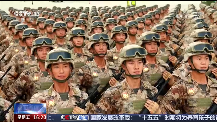 网络空间部队受阅方队：映衬赛博灰制胜无形疆场