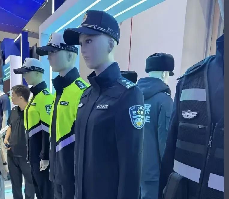 新时代以来人民警察队伍首次整体换装